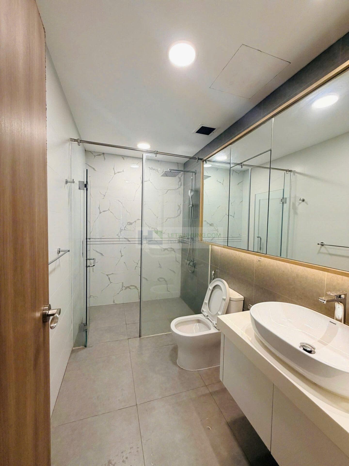 căn hộ cho thuê sunwah pearl 2pn không nội thất - phòng tắm