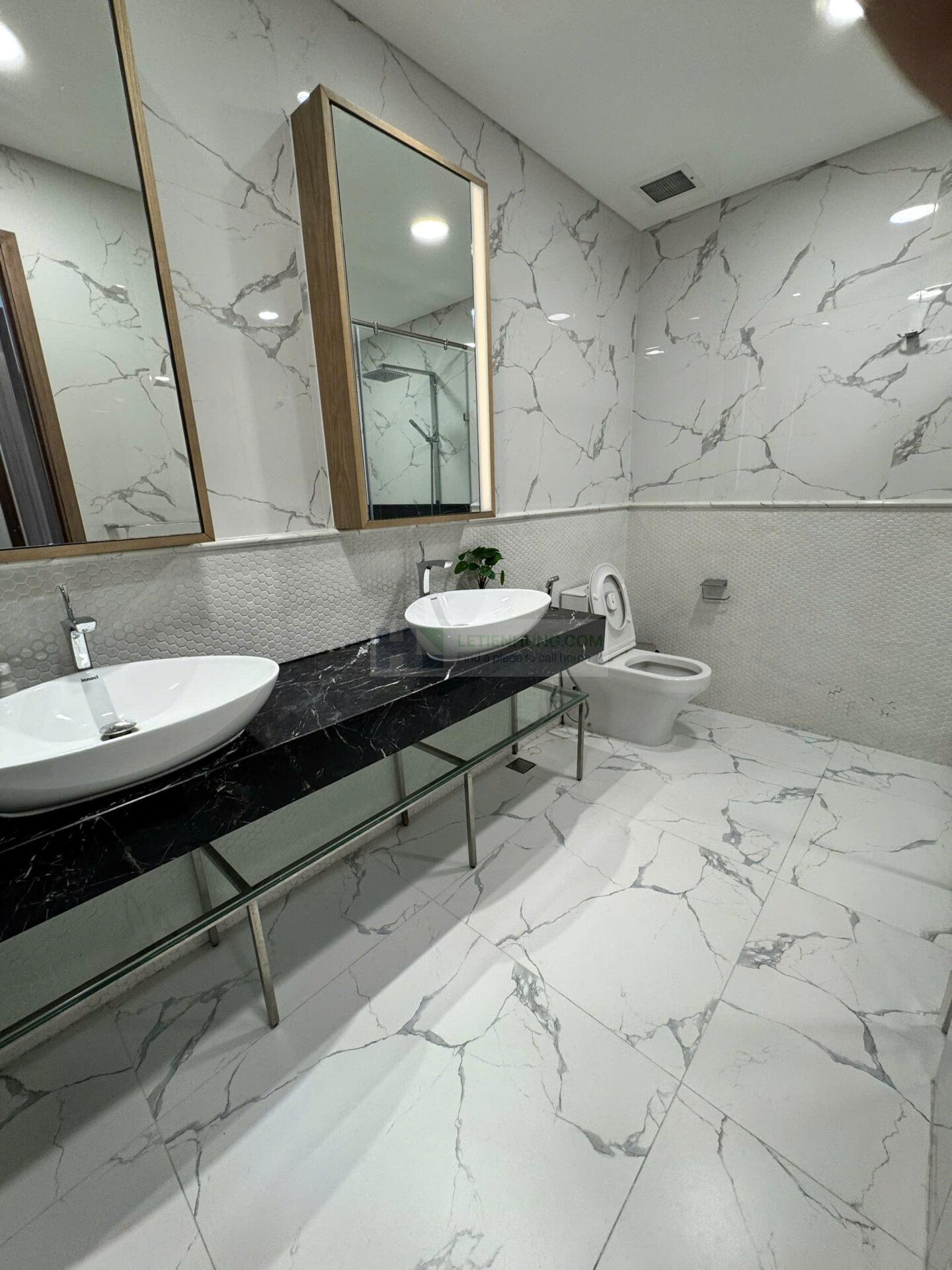 can ho sunwah pearl 3pn 131m2- nha ve sinh